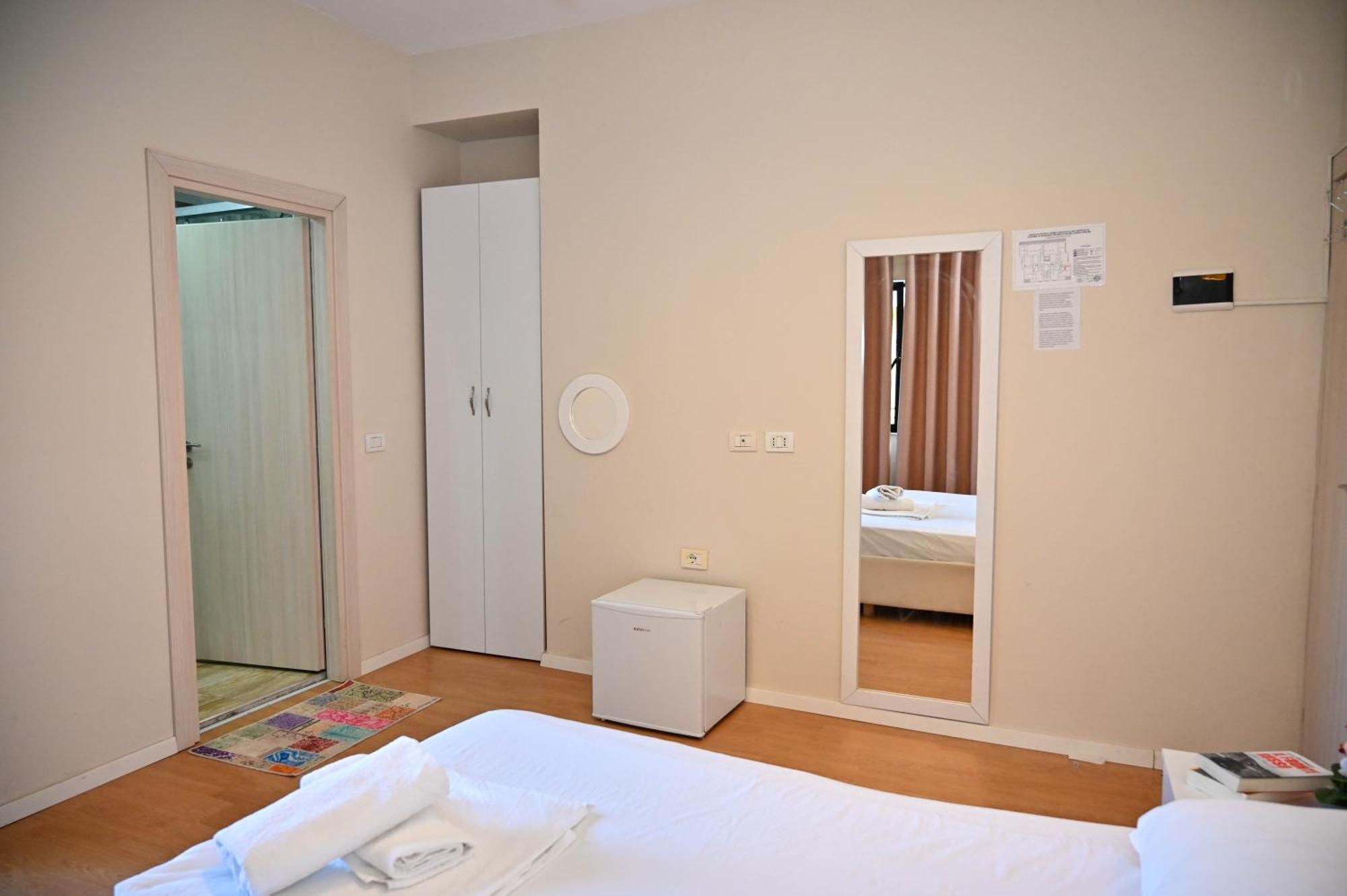 Hotel Globo Драч Екстериор снимка
