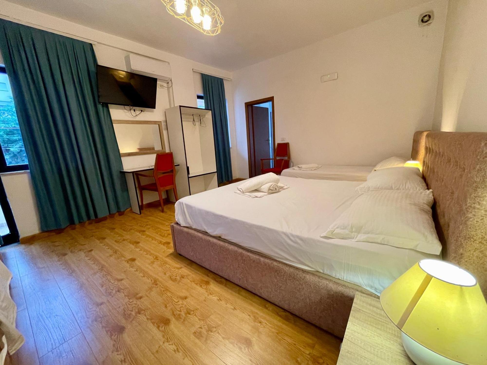 Hotel Globo Драч Екстериор снимка